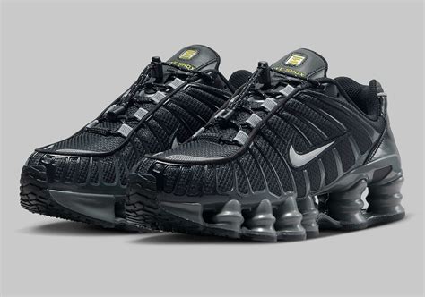 nike shox 44 5 schwarz|Nike shox van gogh.